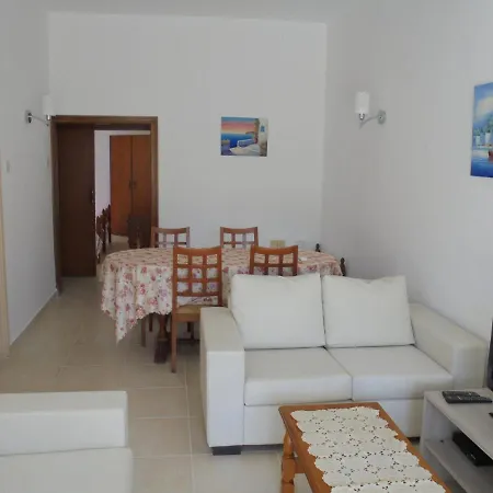 Niki Court Apartment