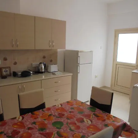 Niki Court Apartment *