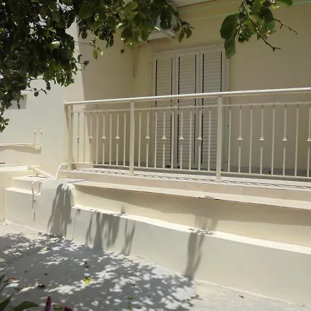 Niki Court Apartment *