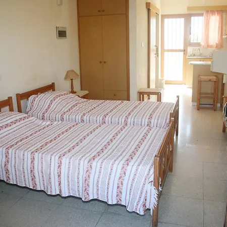 Niki Court Apartment *