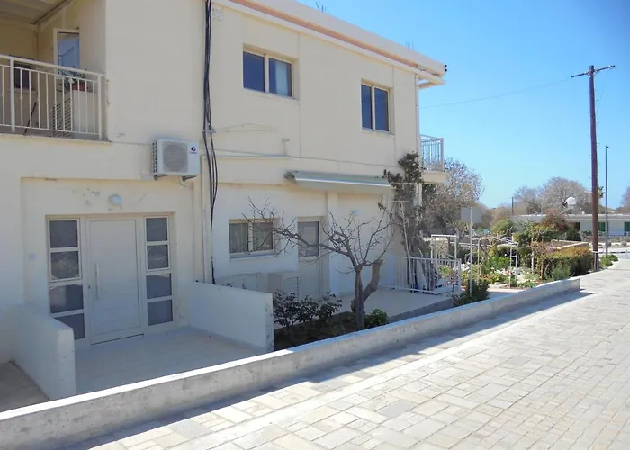 Niki Court 파포스