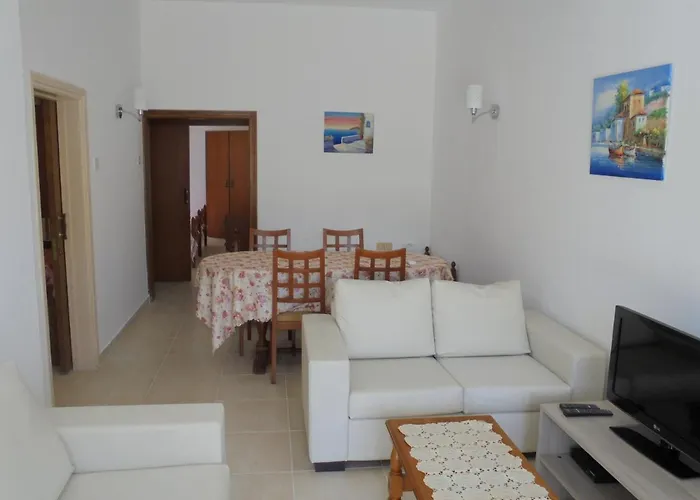 Niki Court アパート