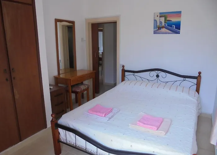 Niki Court アパート パ フォス