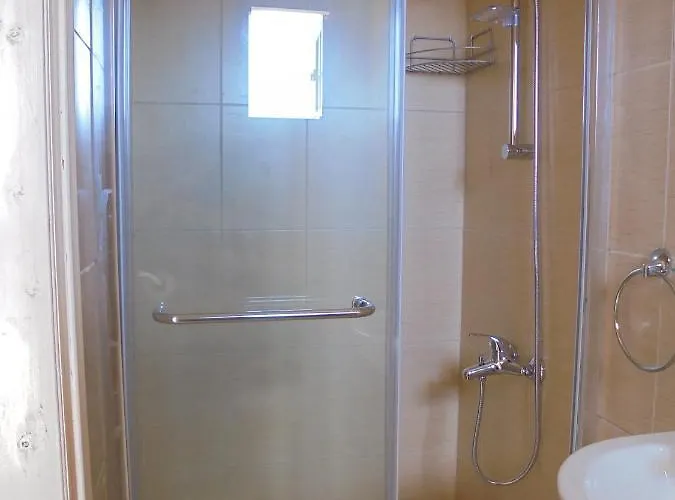 Niki Court アパート パ フォス