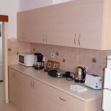 Niki Court Пафос